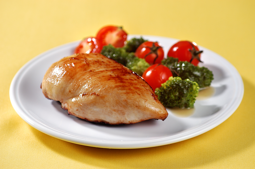 FILÉ DE FRANGO COM BRÓCOLIS