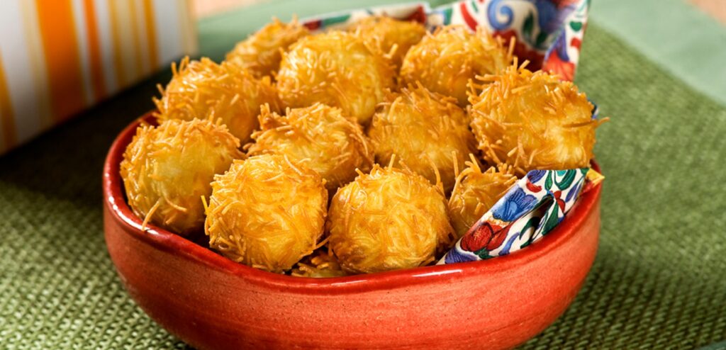 BOLINHAS DE QUEIJO