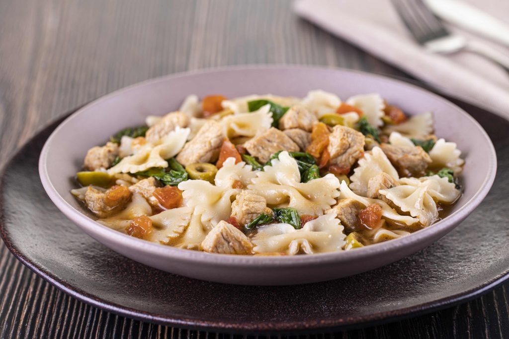 FARFALLE COM LOMBO E RÚCULA