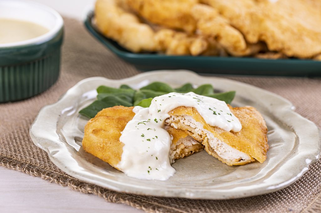 FILÉ DE FRANGO AO MOLHO DE QUEIJOS