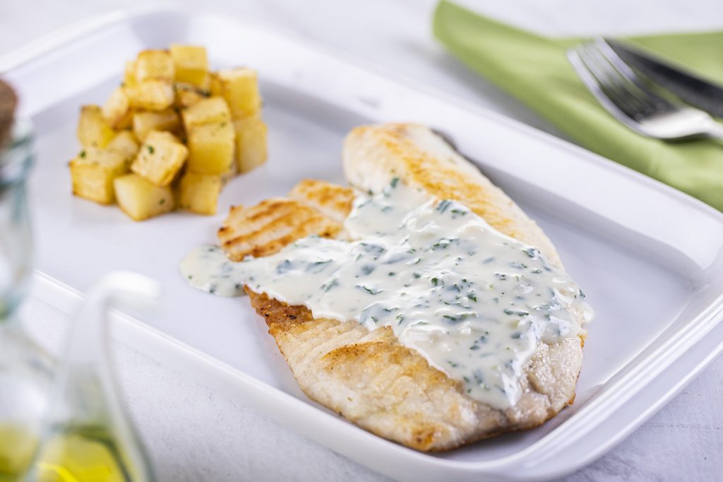 PEIXE GRELHADO COM CREME DE ESPINAFRE