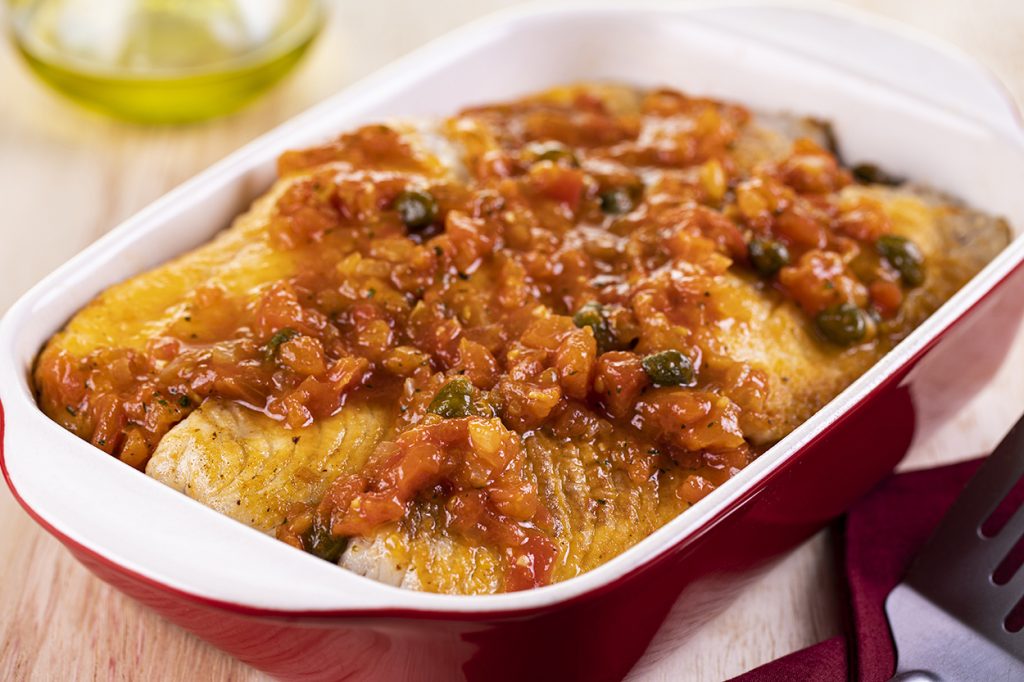 PEIXE COM MOLHO DE TOMATE