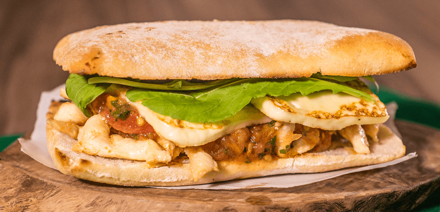 Sanduíche de Frango com Molho Rústico