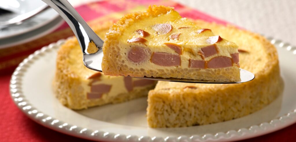 TORTA DE ARROZ E SALSICHA