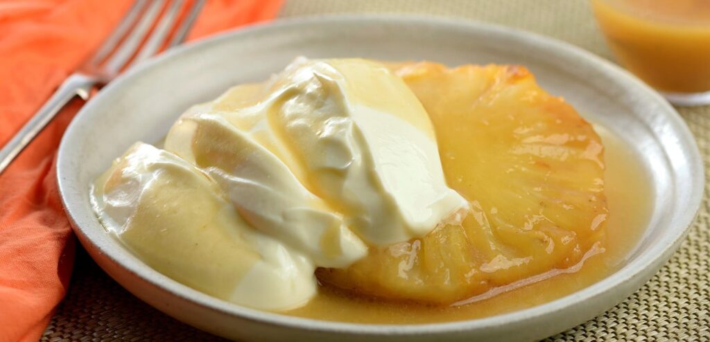 ABACAXI GRELHADO COM MOUSSE E CALDA DE LIMÃO