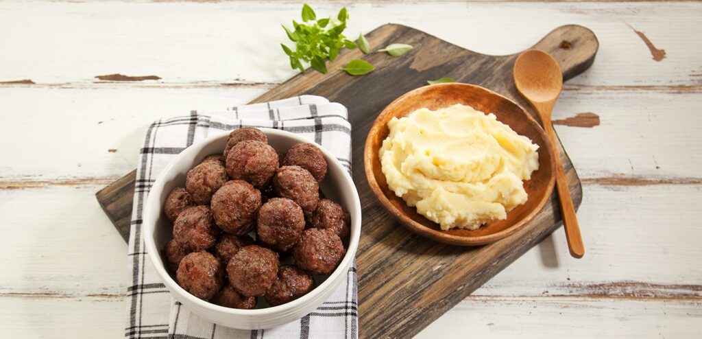 ALMÔNDEGAS COM PURÊ DE BATATA