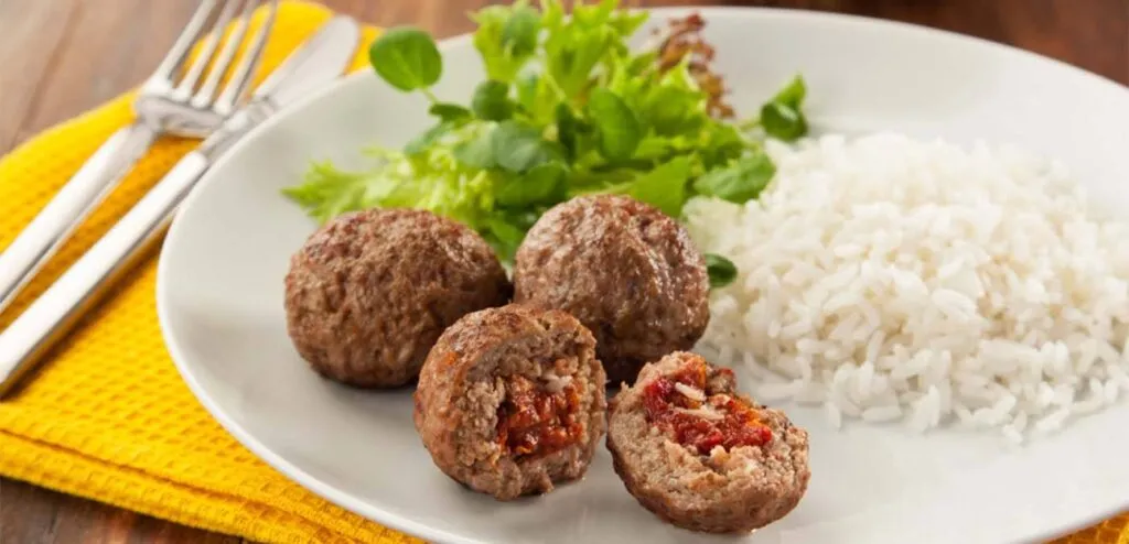 Almôndegas com Recheio de Tomate Seco
