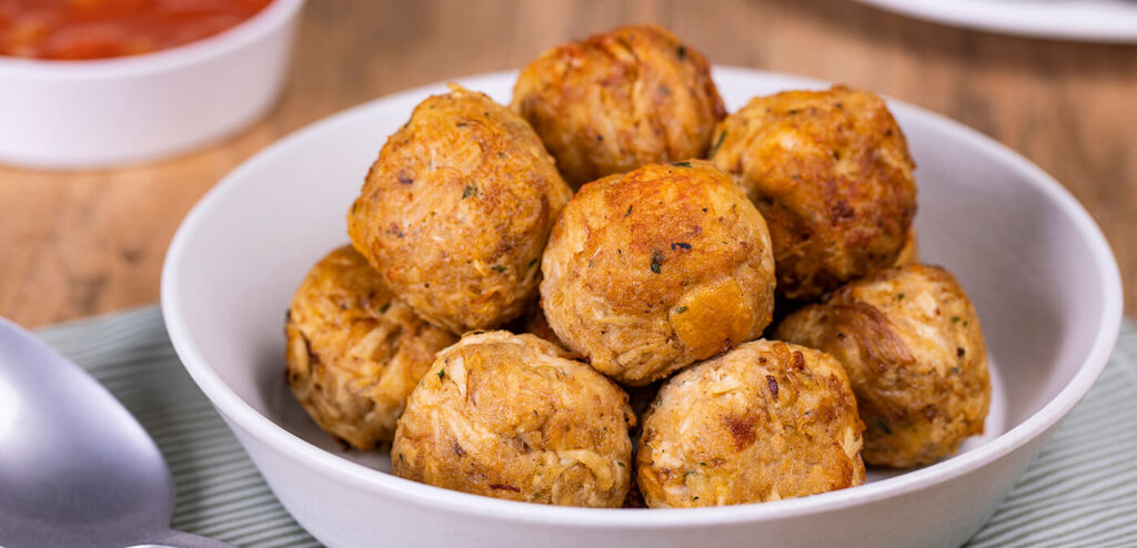 ALMÔNDEGAS DE PÃO E FRANGO