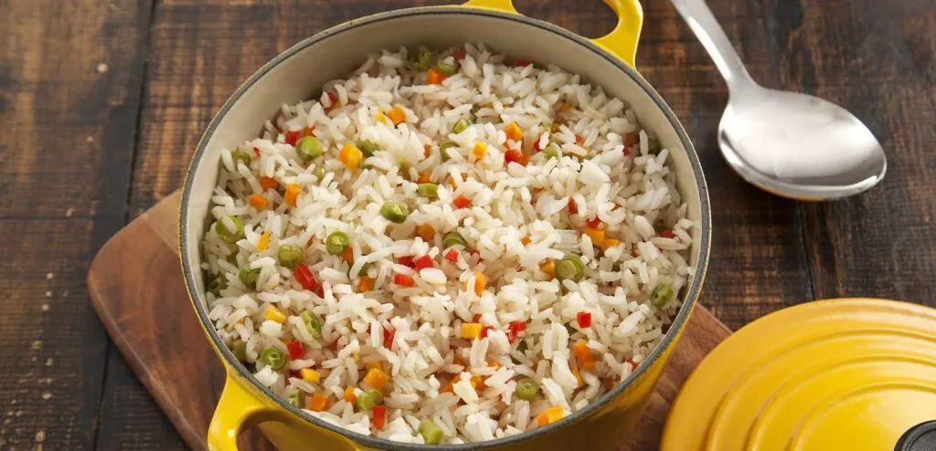 ARROZ À GREGA COM TEMPERO SAZÓN® BRANCO