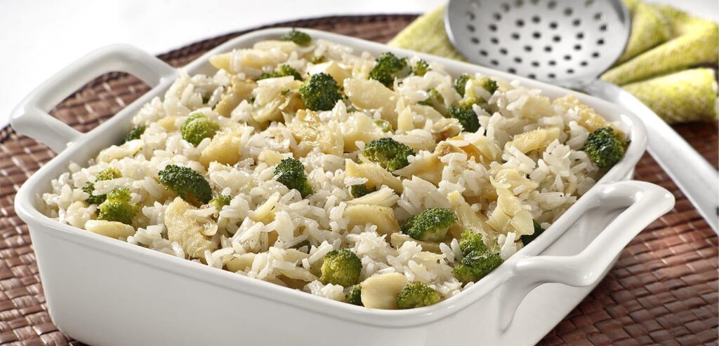 ARROZ COM BACALHAU E BRÓCOLIS
