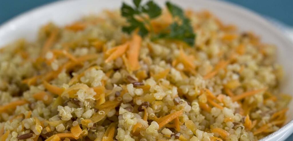 ARROZ COM CENOURA E QUINOA