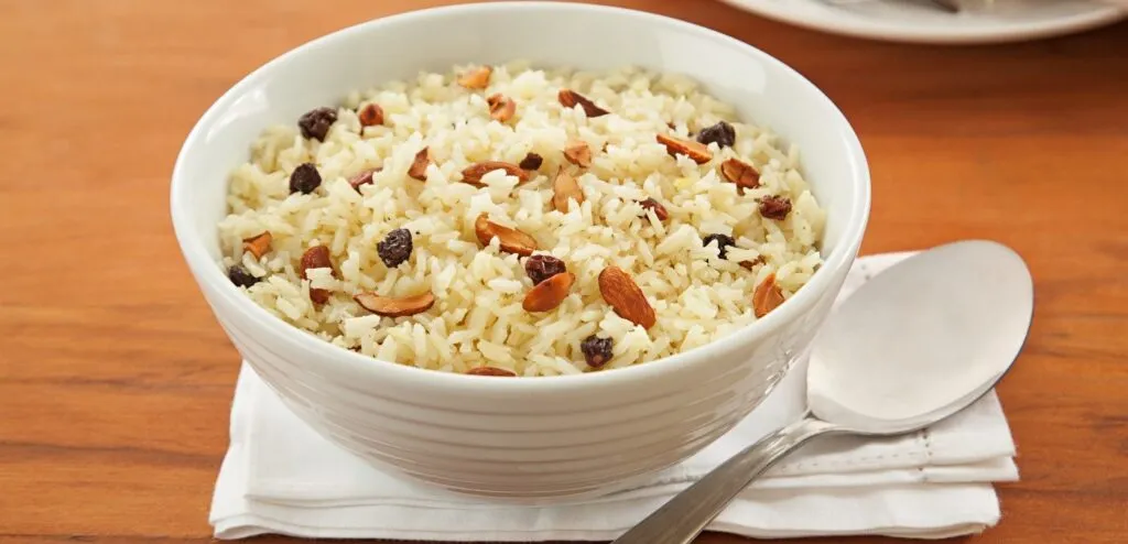 Arroz com espumante e amêndoas