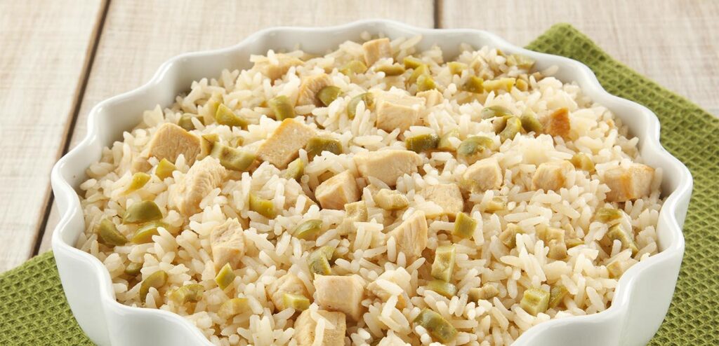 ARROZ COM FRANGO E AZEITONAS