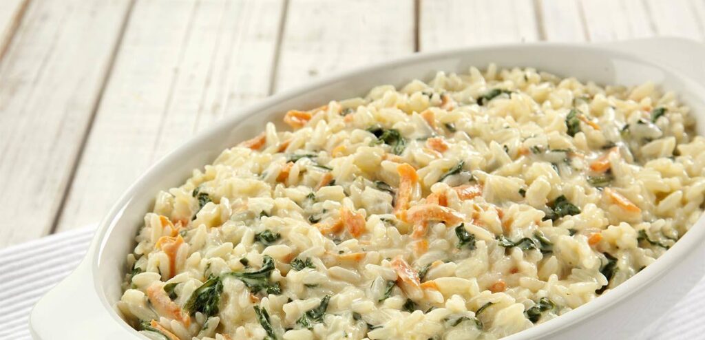 ARROZ CREMOSO COM ESPINAFRE E CENOURA