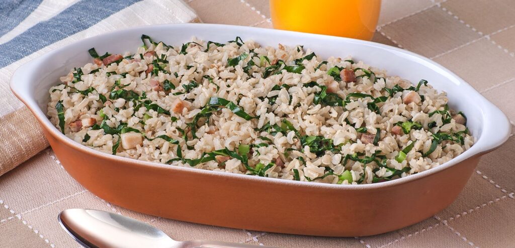 ARROZ INTEGRAL COM COUVE E BACON