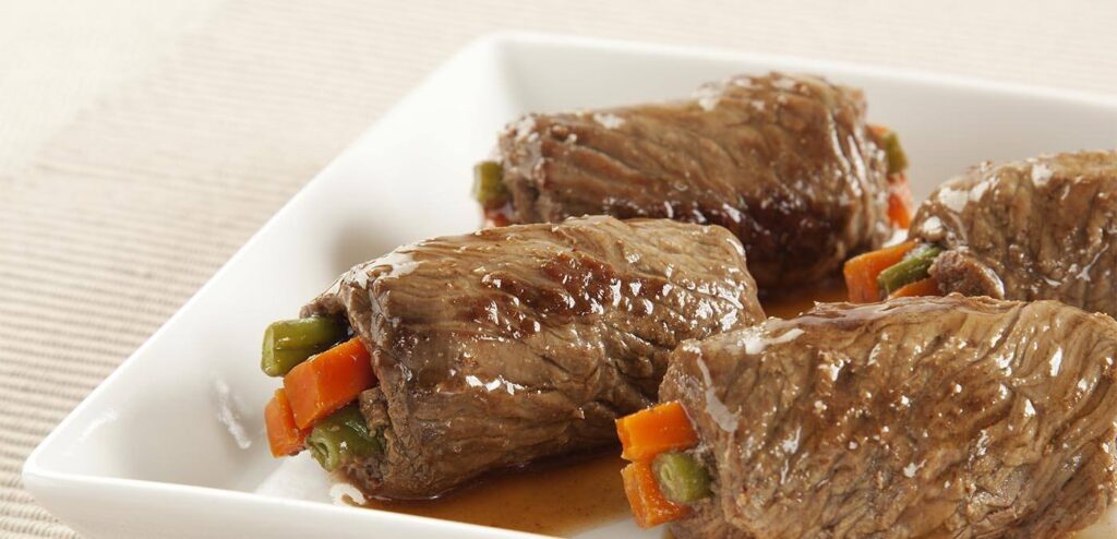 BIFE À ROLÊ COM CENOURA E VAGEM