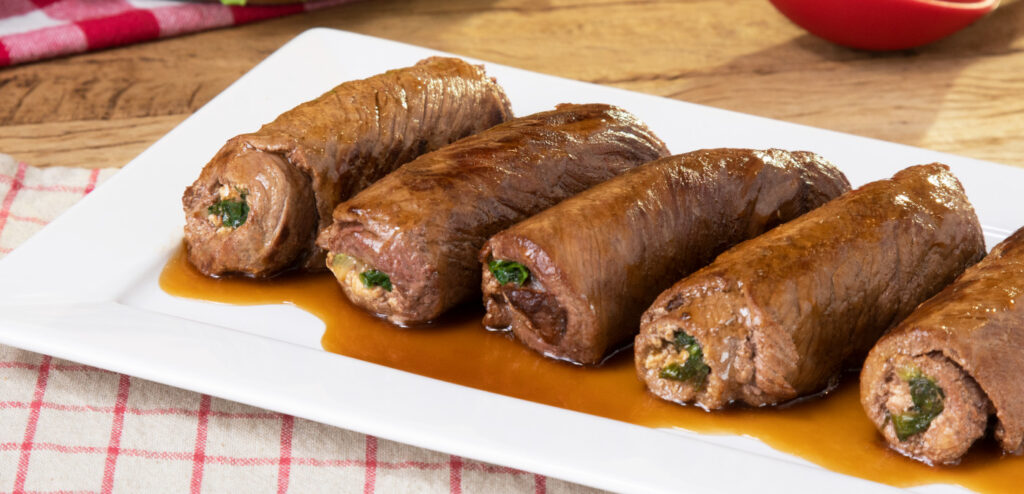 BIFE À ROLÊ COM ESCAROLA E RICOTA
