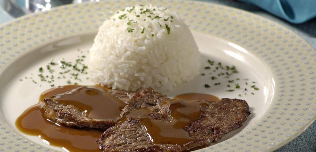 BIFES AO MOLHO ESCURO