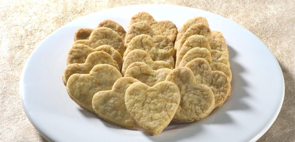 BISCOITINHOS DE QUEIJO E CENOURA