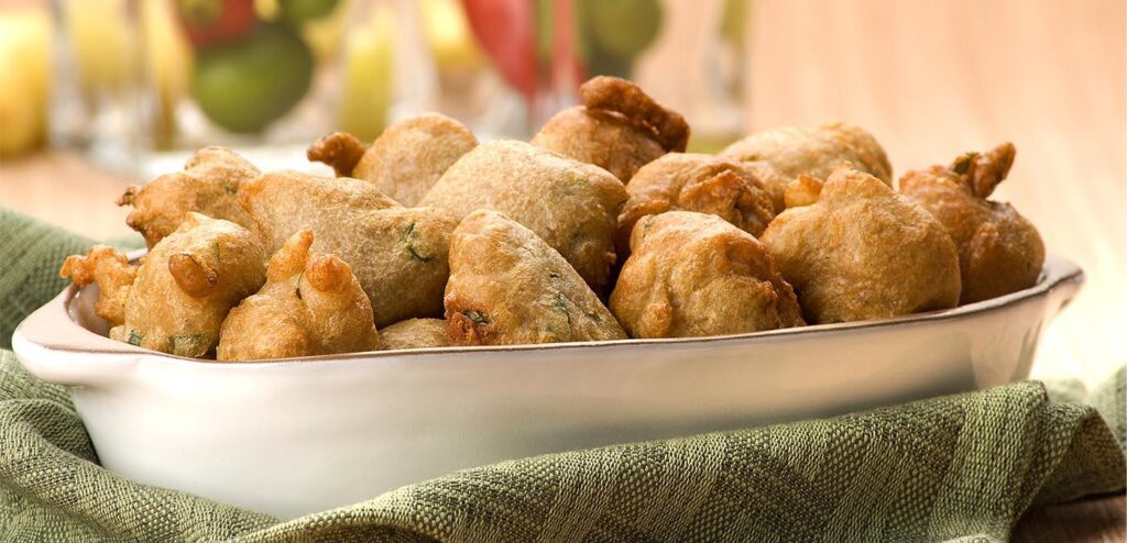 BOLINHO DE FEIJÃO E COUVE