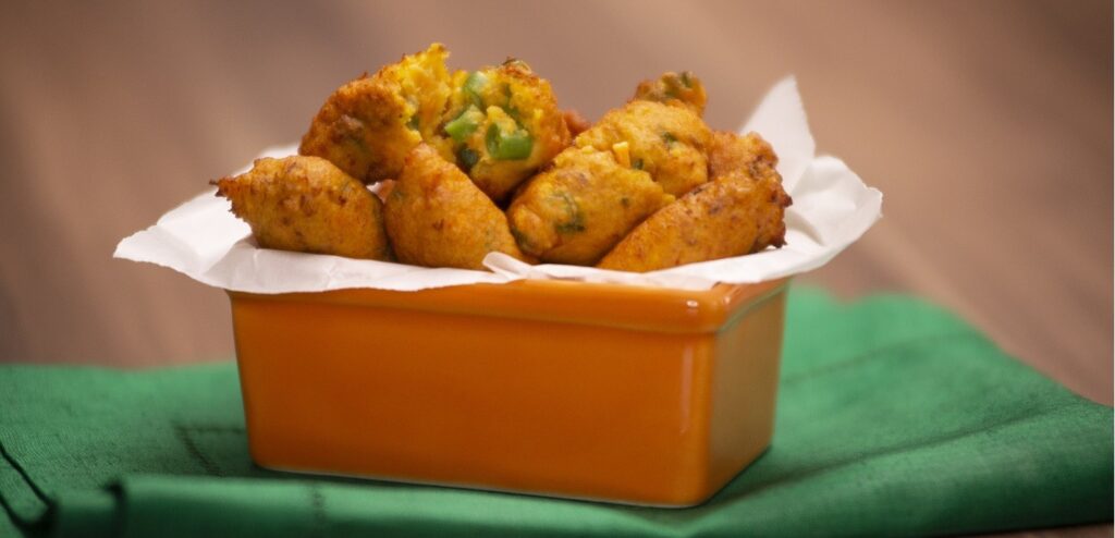 BOLINHO DE LEGUMES COM CARNE