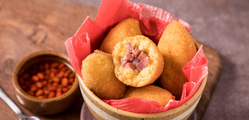 BOLINHO DE POLENTA COM CALABRESA