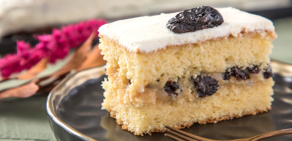 BOLO DE ABACAXI COM AMEIXA