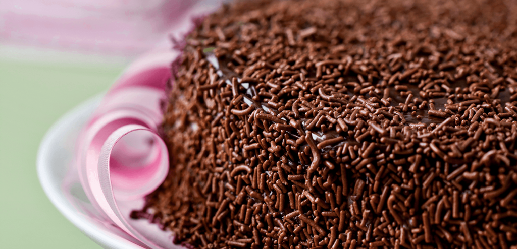 BOLO DE LIMÃO COM BRIGADEIRO