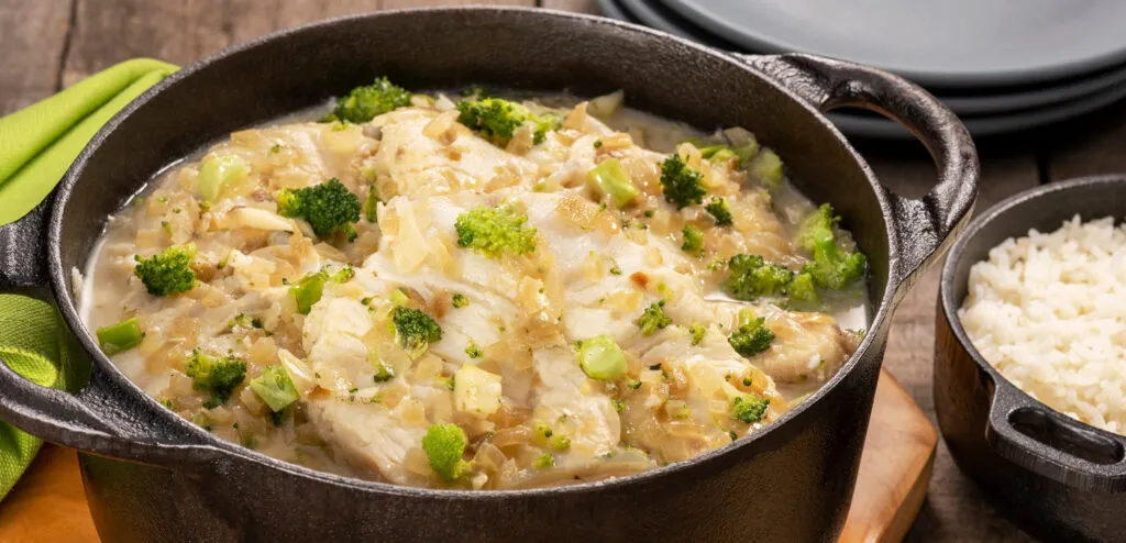 CAÇÃO AO CREME DE IOGURTE E TOQUE DE LIMÃO