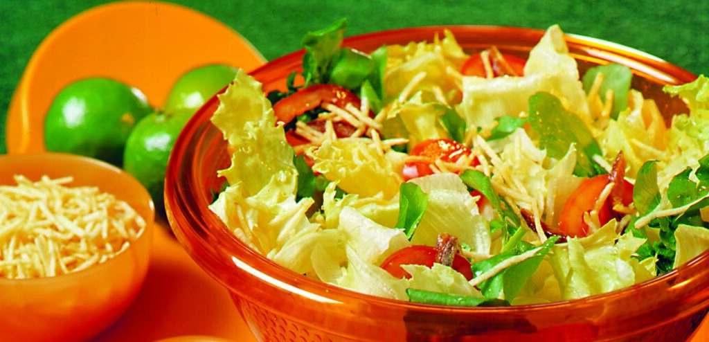 SALADA DE FOLHAS COM ANCHOVA