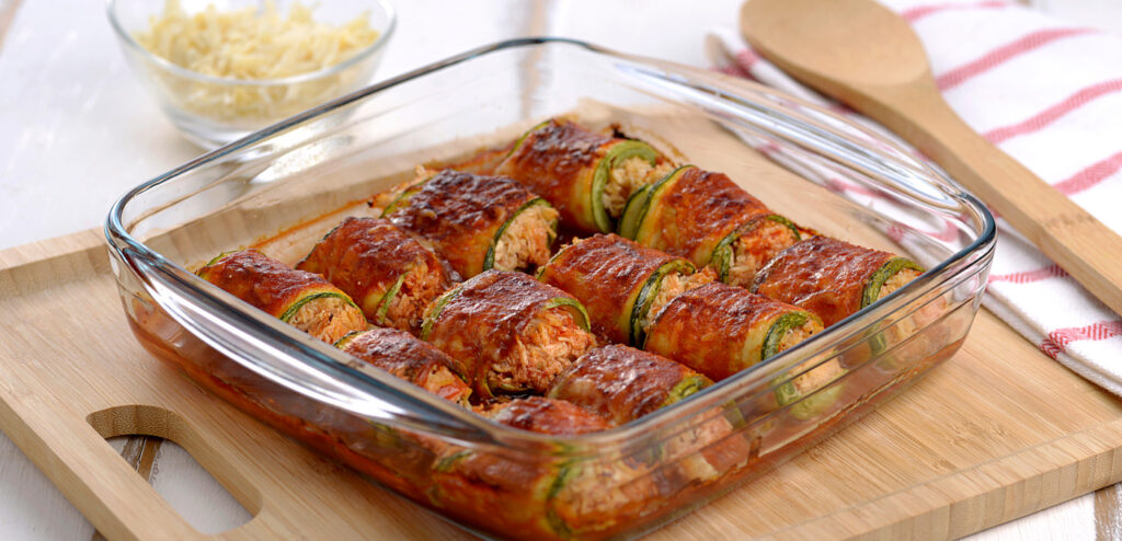 CANELONE DE ABOBRINHA COM FRANGO DESFIADO