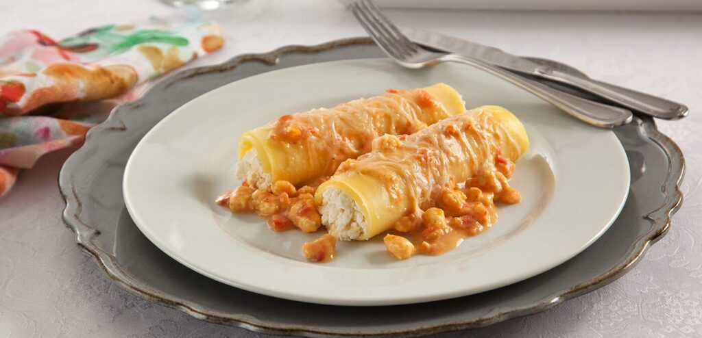 CANELONE DE QUEIJO AO MOLHO DE CAMARÃO