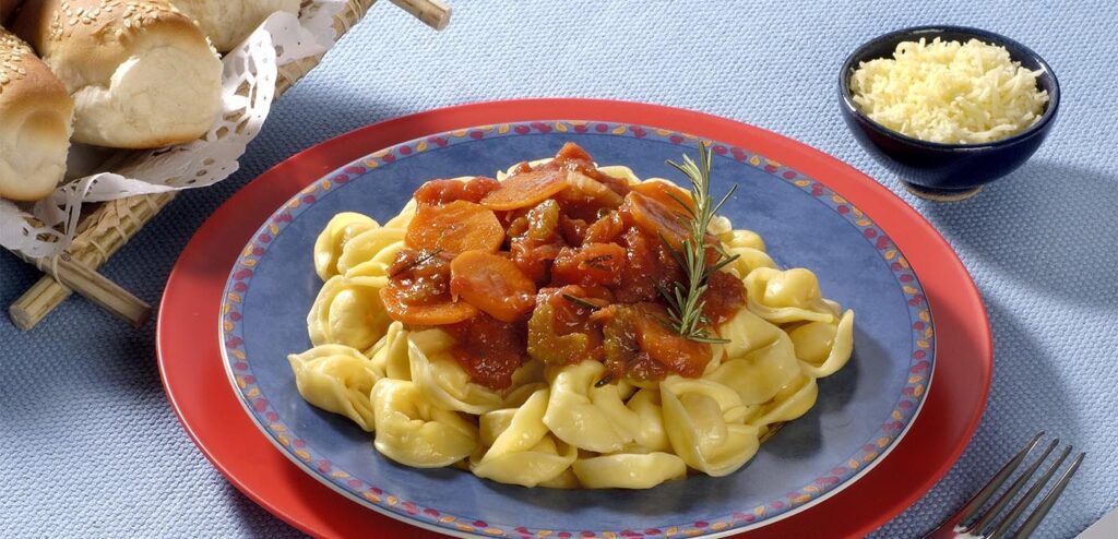 CAPELETTI AO MOLHO DE LEGUMES