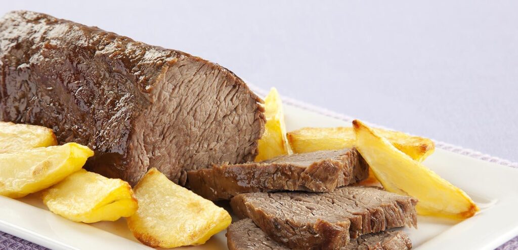 CARNE ASSADA COM BATATAS