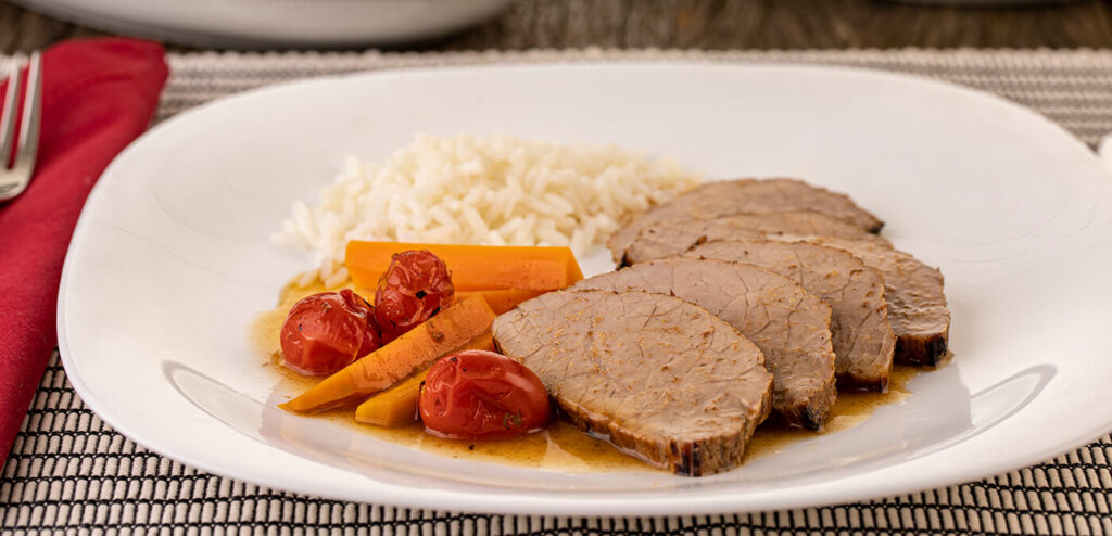 CARNE ASSADA COM CENOURA E MEL