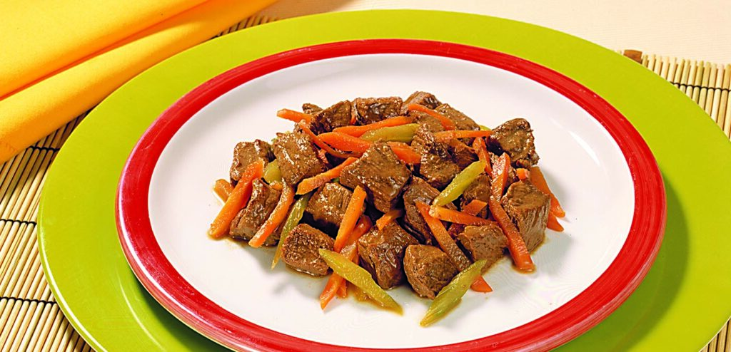 CARNE COM CENOURA E SALSÃO