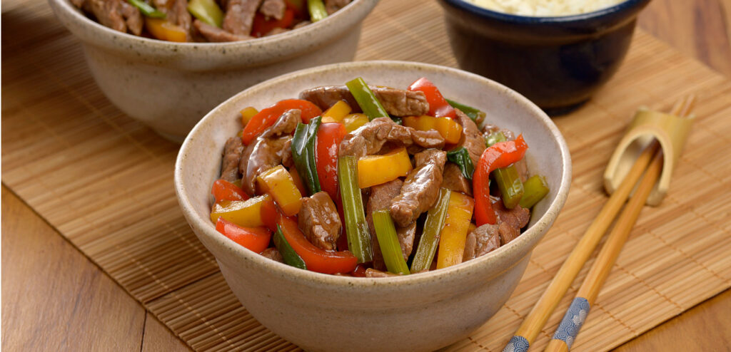 CARNE COM LEGUMES À MODA ORIENTAL