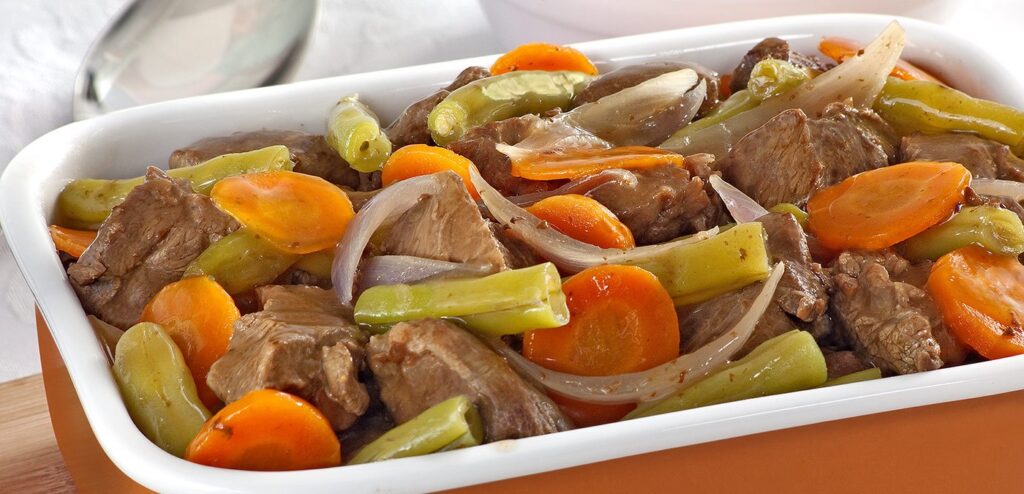 CARNE COZIDA COM LEGUMES