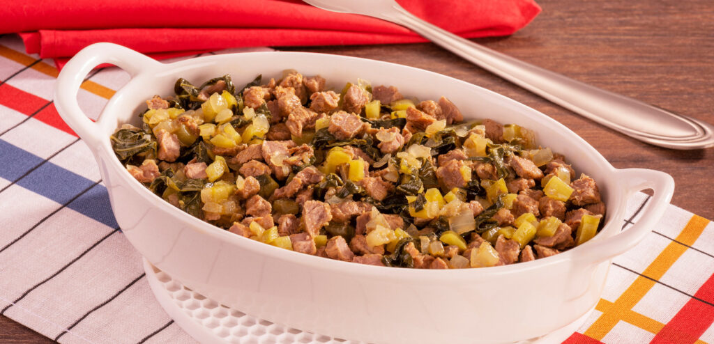 CARNE REFOGADA COM FOLHAS E TALOS