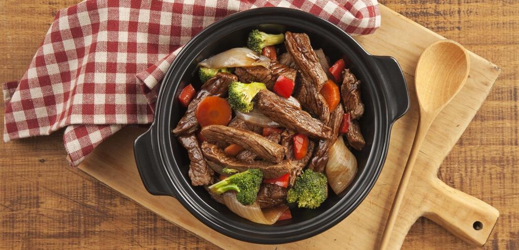 CARNE SALTEADA COM LEGUMES E SÓDIO REDUZIDO