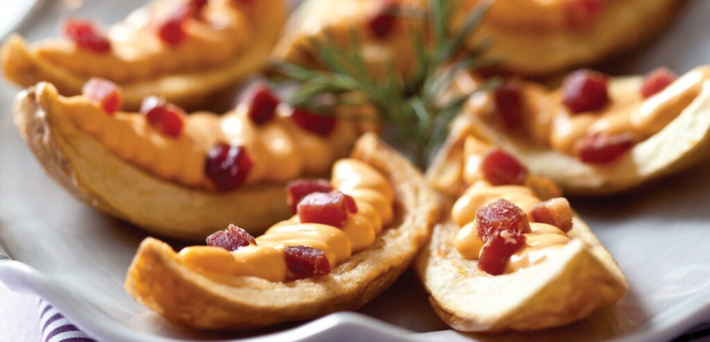 CASCA DE BATATA COM CHEDDAR E BACON