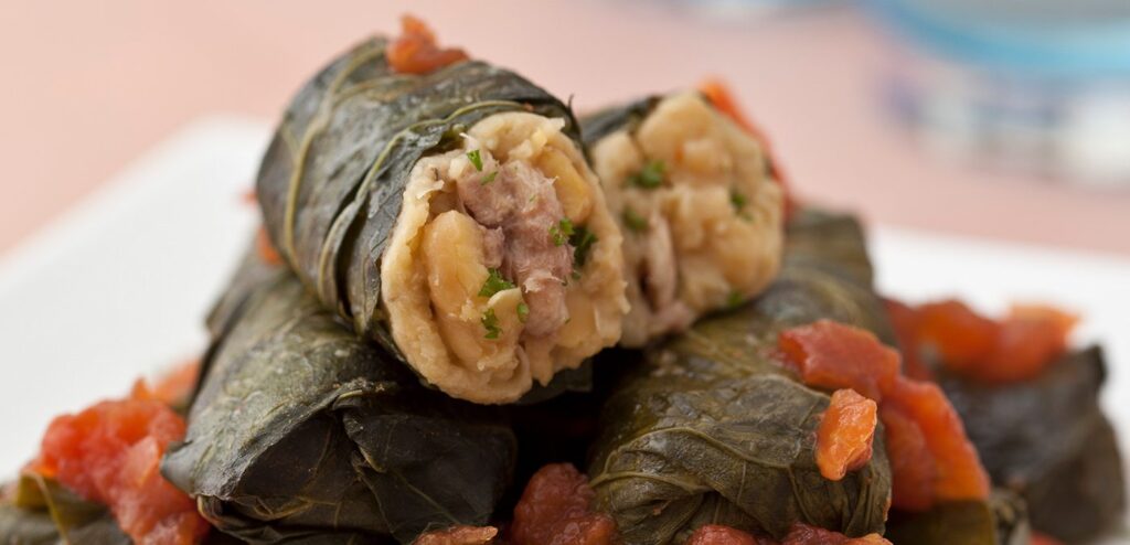 CHARUTINHO DE COUVE COM GRÃO-DE-BICO E ATUM