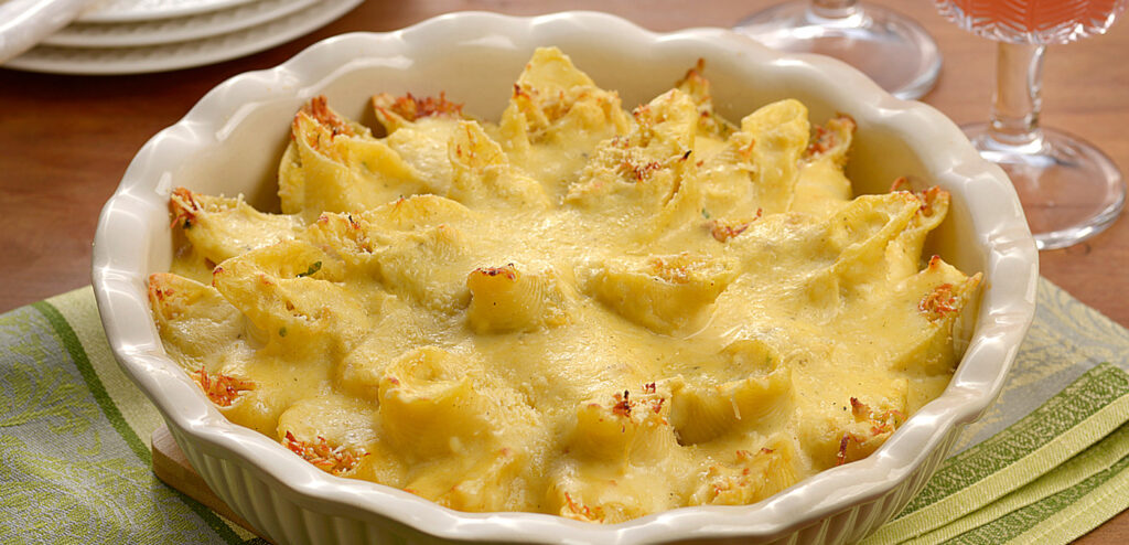CONCHIGLIONE DE FRANGO AO MOLHO DE QUEIJO