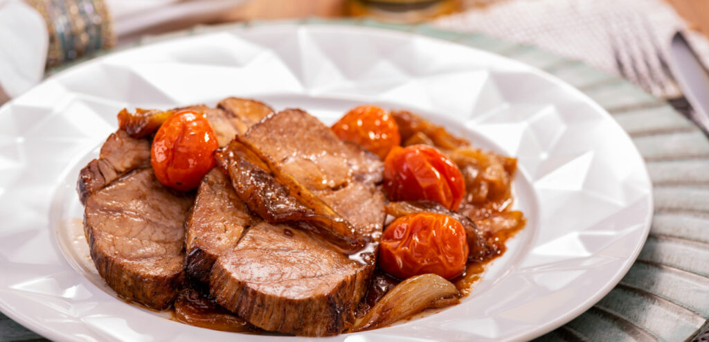COPA LOMBO ASSADO COM TOMATE E CEBOLA