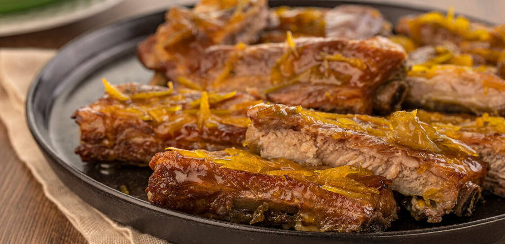 COSTELINHA DE PORCO COM CALDA DE LARANJA