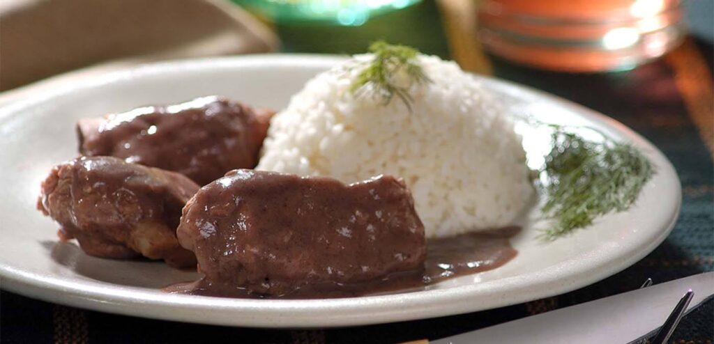 COSTELINHAS AO MOLHO DE FEIJÃO E ARROZ