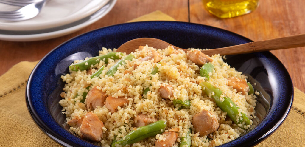 CUSCUZ MARROQUINO COM FRANGO E VAGEM