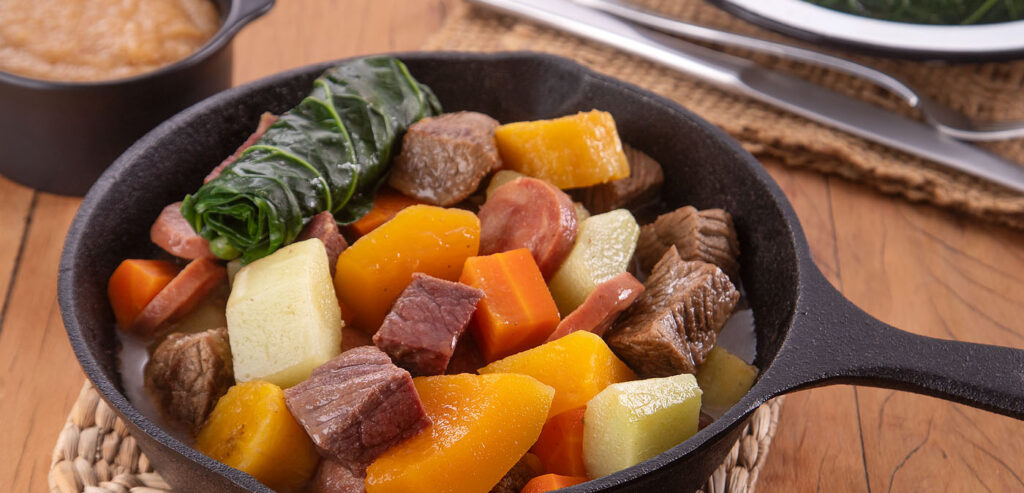 COZIDO BAIANO COM LEGUMES E PIRÃO