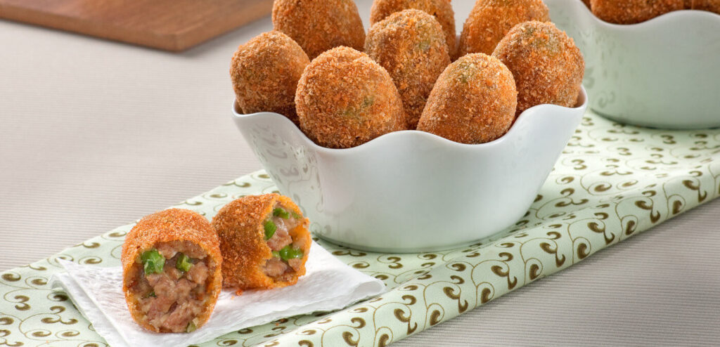 CROQUETE DE CARNE COM TALO DE ESPINAFRE