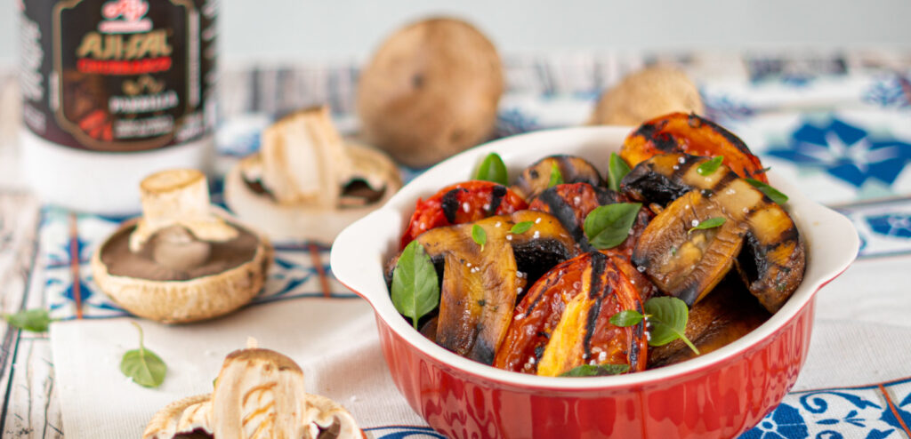 DUETO DE COGUMELO E TOMATE